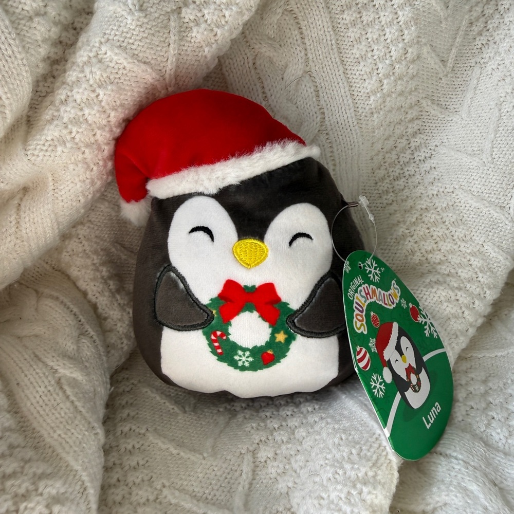 Luna the Penguin with Wreath and Hat 5” Stuffed Plush